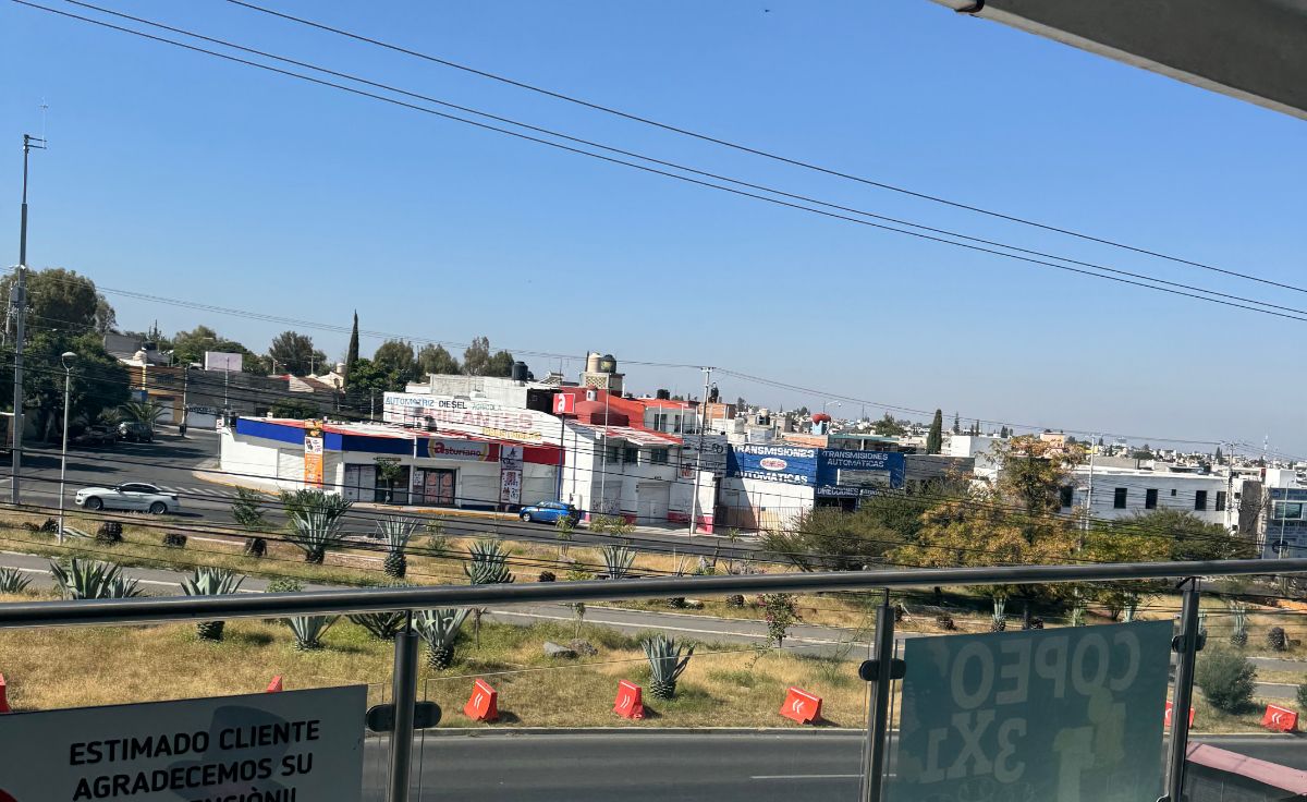 La vista de la ciudad desde la terraza del piso de arriba.